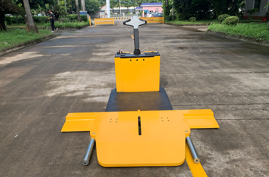 Warehouse self propelled electric car mover using scenario